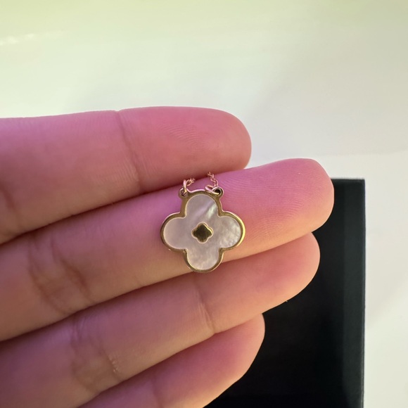 14K Italian Gold Clover Mother of Pearl Pendant Necklace - Picture 7 of 10